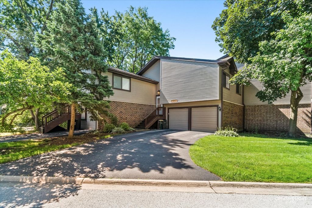 29W365 Thornwood Lane 365, Warrenville, IL 60555