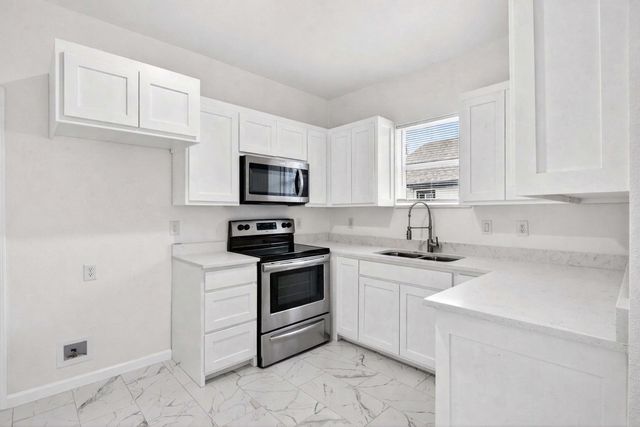 3420 Thannisch Avenue, Fort Worth, TX 76105