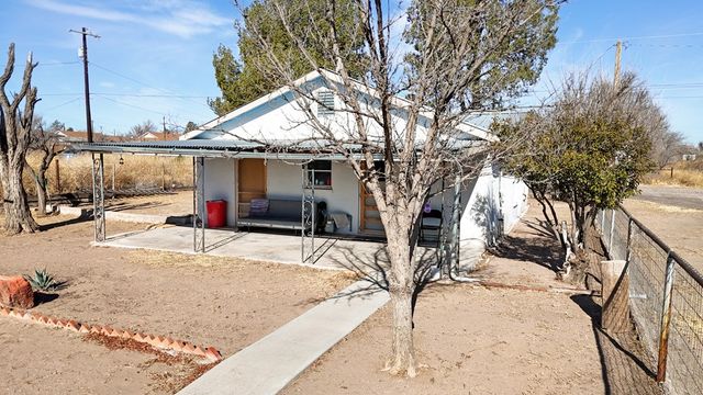 610 E Columbia St, Marfa, TX 79843