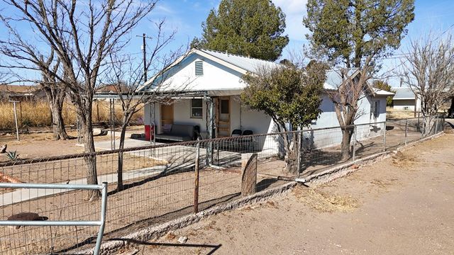 610 E Columbia St, Marfa, TX 79843