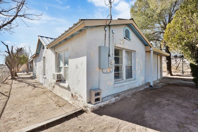 610 E Columbia St, Marfa, TX 79843