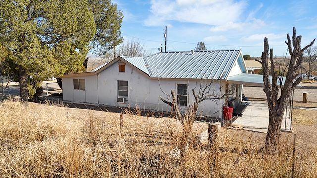 610 E Columbia St, Marfa, TX 79843