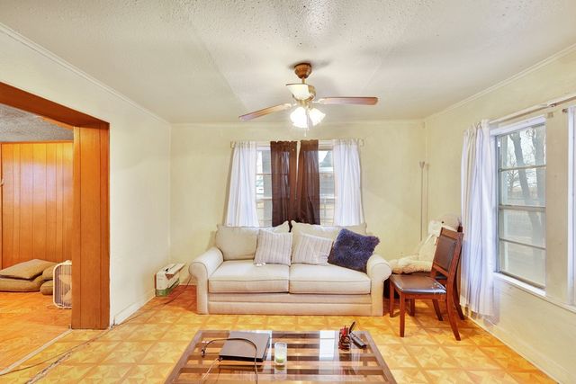 610 E Columbia St, Marfa, TX 79843