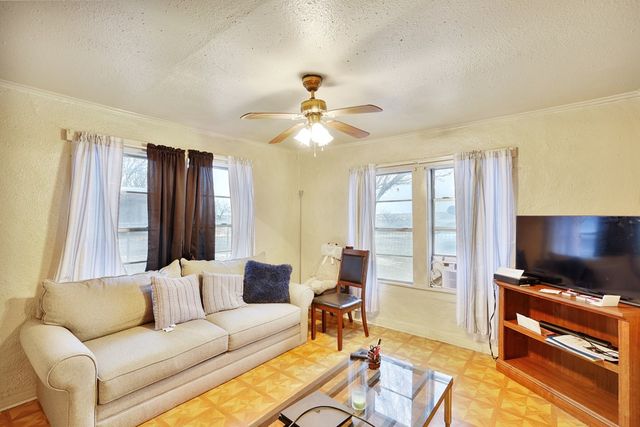 610 E Columbia St, Marfa, TX 79843