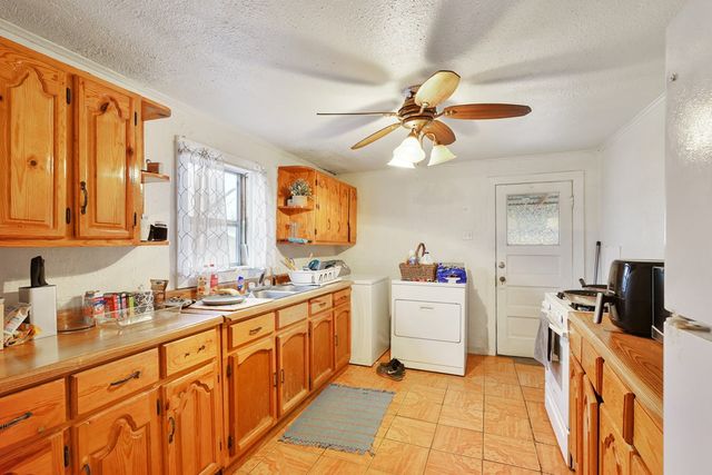 610 E Columbia St, Marfa, TX 79843