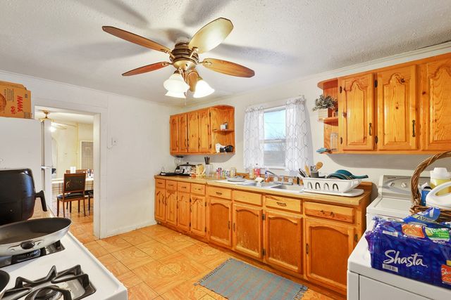 610 E Columbia St, Marfa, TX 79843