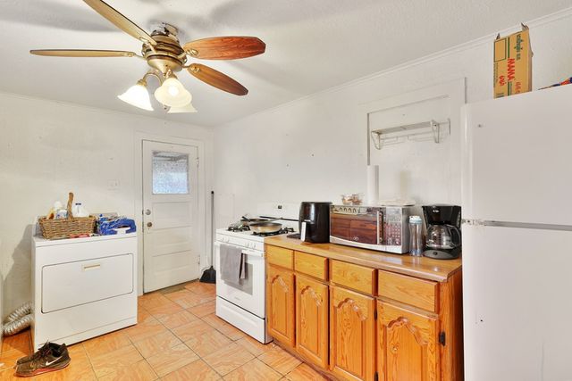 610 E Columbia St, Marfa, TX 79843