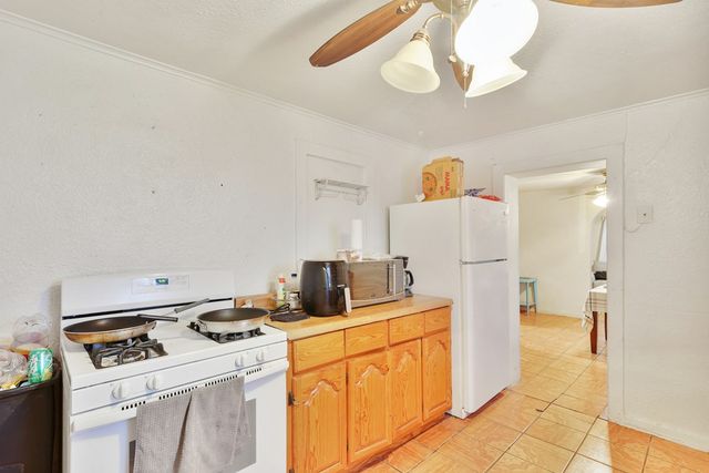 610 E Columbia St, Marfa, TX 79843