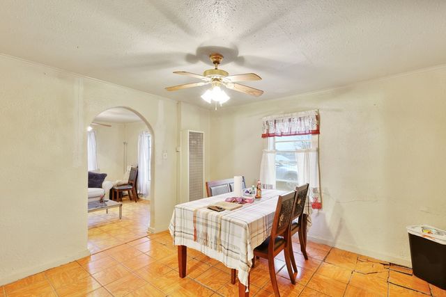 610 E Columbia St, Marfa, TX 79843