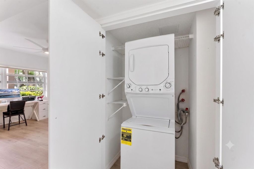 Image 26 of property listing at 3900 Oaks Clubhouse Drive 110, Pompano Beach, FL 33069