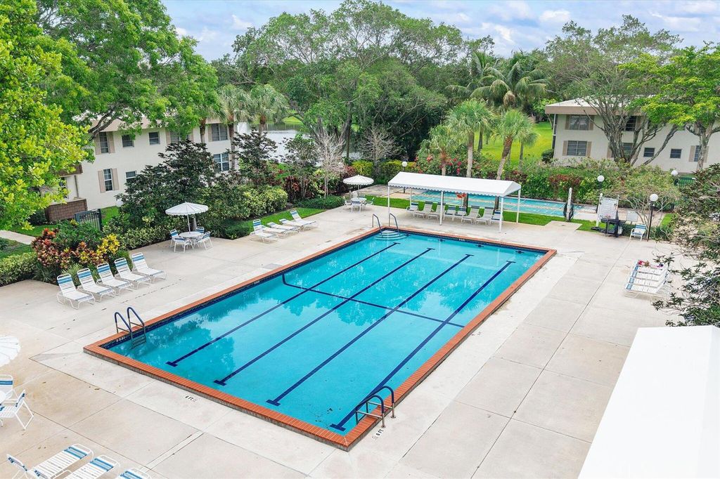 Image 32 of property listing at 3900 Oaks Clubhouse Drive 110, Pompano Beach, FL 33069