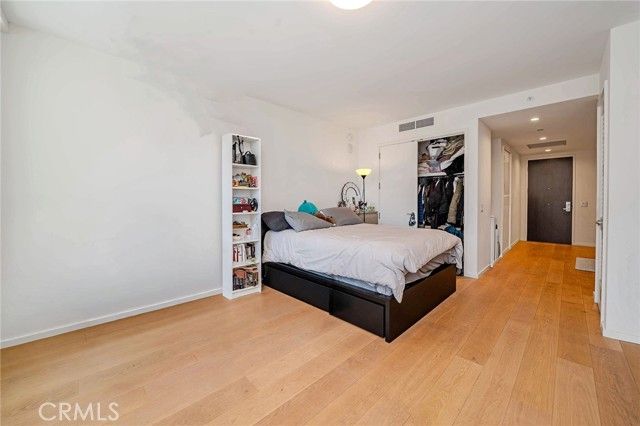 877 Francisco 1717, Los Angeles, CA 90017