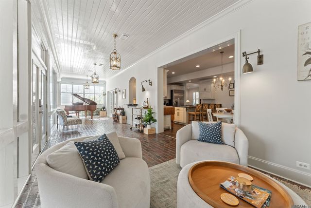 2125 Rue Bienvenue, Baton Rouge, LA 70809