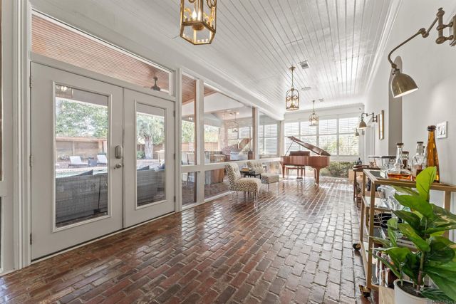 2125 Rue Bienvenue, Baton Rouge, LA 70809