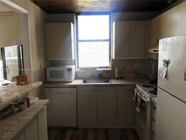 18181 NE 31st Ct 2604, Aventura, FL 33160