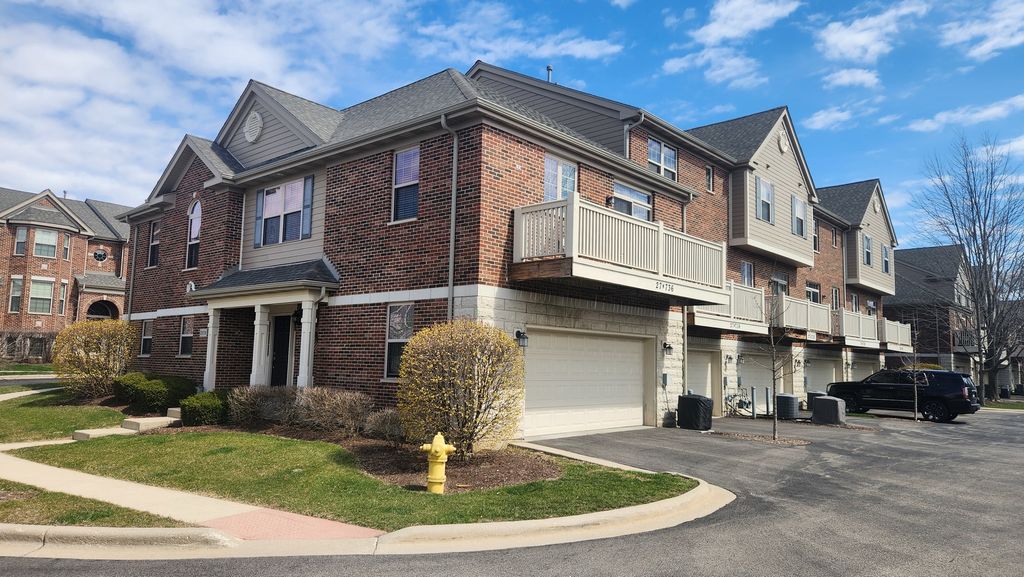 27W736 N Meadowview Drive, Winfield, IL 60190