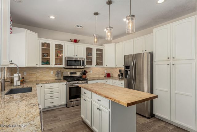 1382 W Sundial Place, Oro Valley, AZ 85737