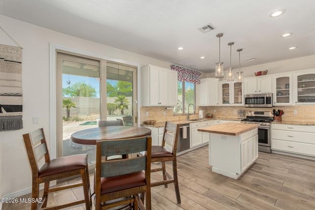 1382 W Sundial Place, Oro Valley, AZ 85737