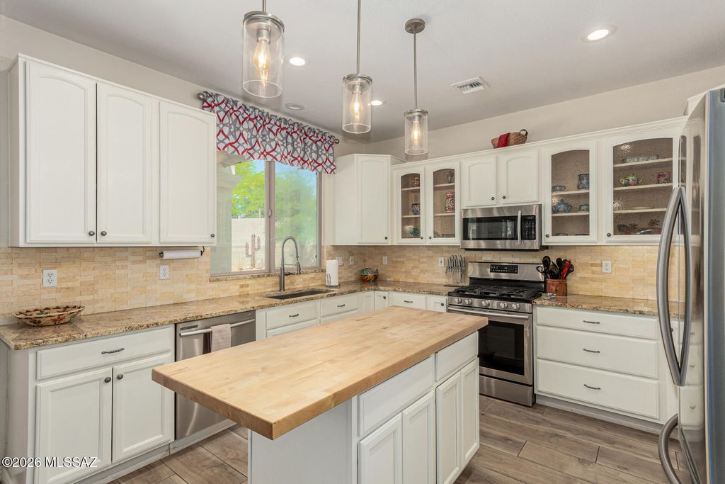 1382 W Sundial Place, Oro Valley, AZ 85737