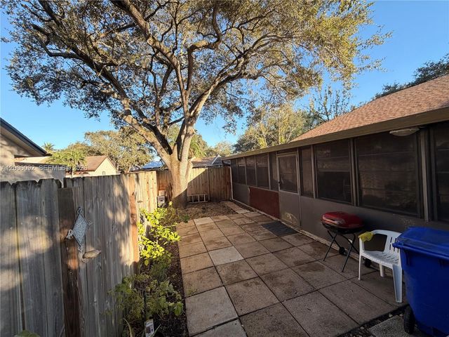 9601 NW 16th Street, Pembroke Pines, FL 33024