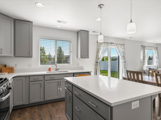 1512 W PARKVIEW DR, Syracuse, UT 84075