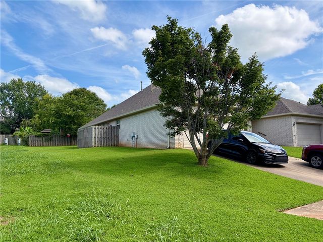 6241 & 6243 Milliken Bend, Fayetteville, AR 72704