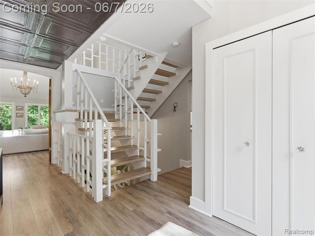 202 Nakomis Trail, Lake Orion, MI 48362