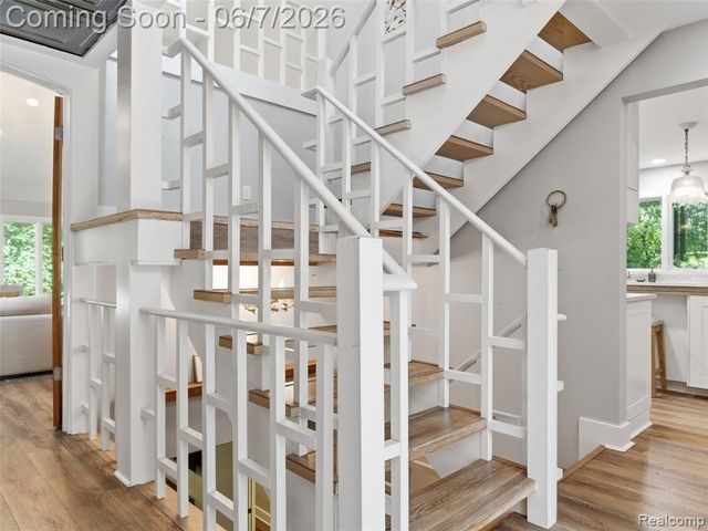 202 Nakomis Trail, Lake Orion, MI 48362