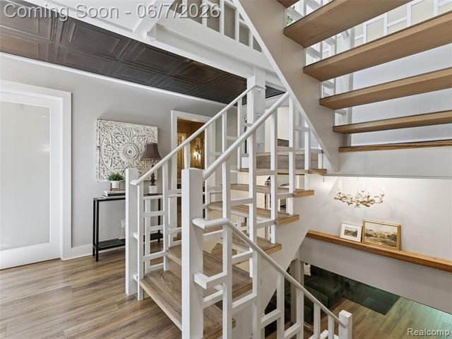 202 Nakomis Trail, Lake Orion, MI 48362