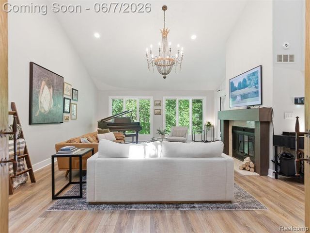202 Nakomis Trail, Lake Orion, MI 48362