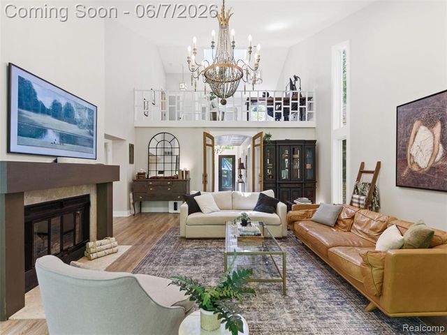 202 Nakomis Trail, Lake Orion, MI 48362