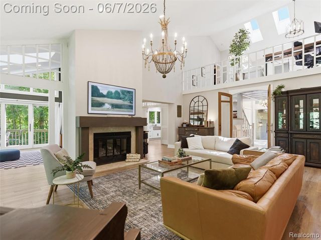 202 Nakomis Trail, Lake Orion, MI 48362