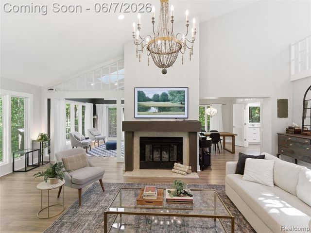 202 Nakomis Trail, Lake Orion, MI 48362