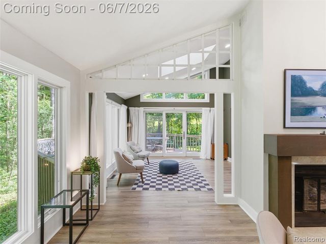 202 Nakomis Trail, Lake Orion, MI 48362