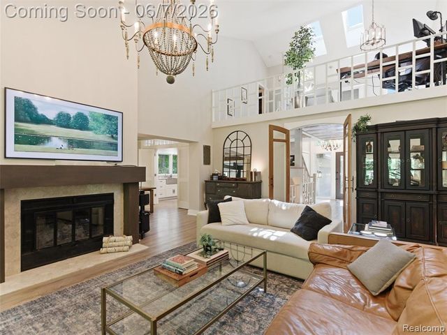 202 Nakomis Trail, Lake Orion, MI 48362