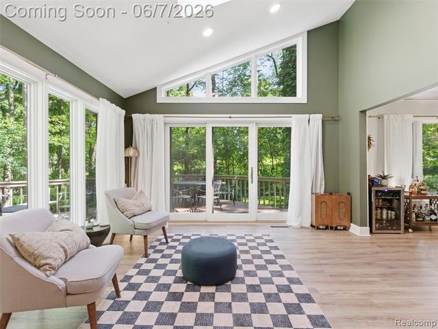 202 Nakomis Trail, Lake Orion, MI 48362