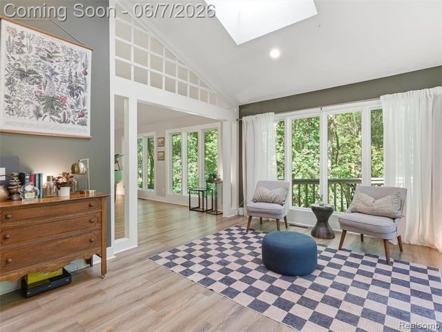 202 Nakomis Trail, Lake Orion, MI 48362