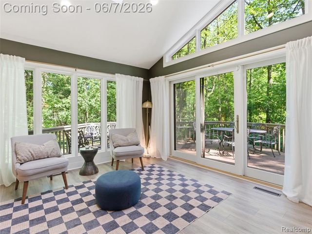 202 Nakomis Trail, Lake Orion, MI 48362