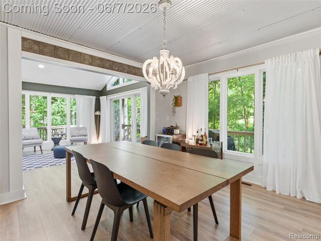 202 Nakomis Trail, Lake Orion, MI 48362