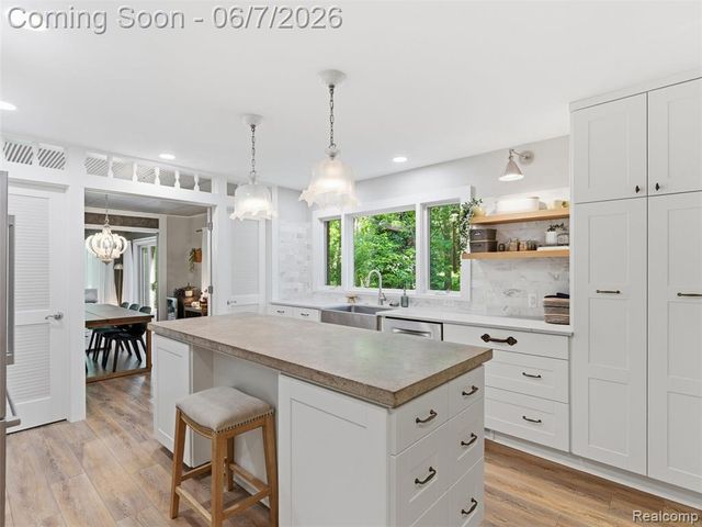 202 Nakomis Trail, Lake Orion, MI 48362