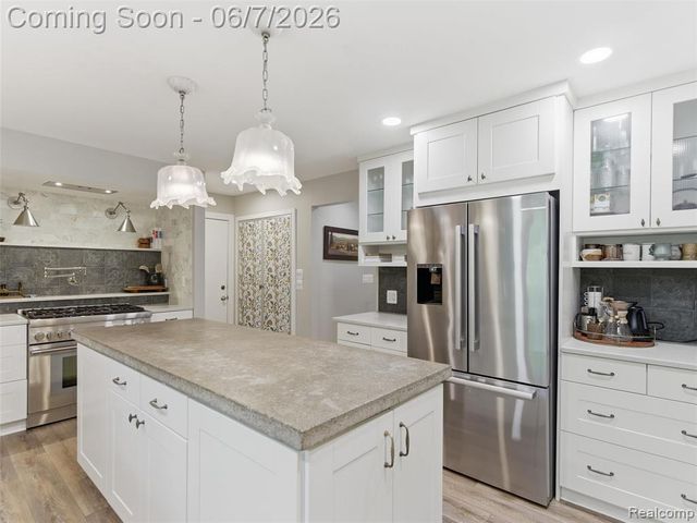 202 Nakomis Trail, Lake Orion, MI 48362