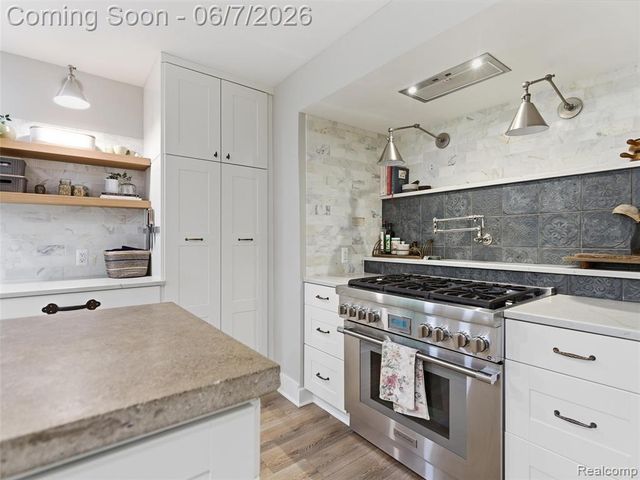 202 Nakomis Trail, Lake Orion, MI 48362