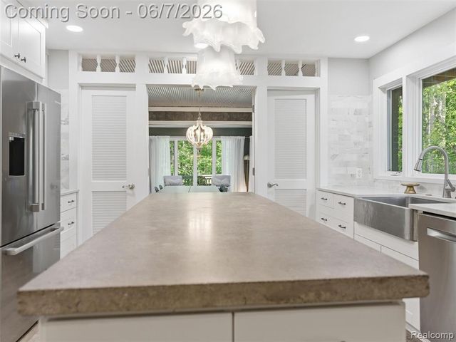 202 Nakomis Trail, Lake Orion, MI 48362