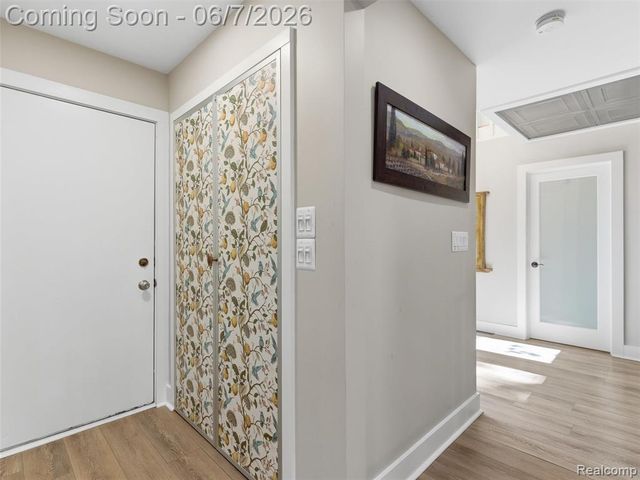 202 Nakomis Trail, Lake Orion, MI 48362