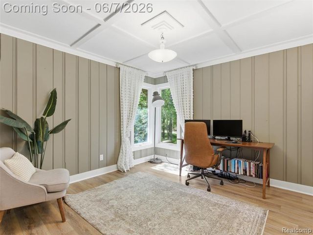 202 Nakomis Trail, Lake Orion, MI 48362