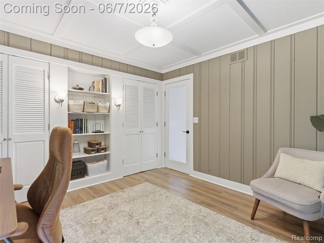 202 Nakomis Trail, Lake Orion, MI 48362