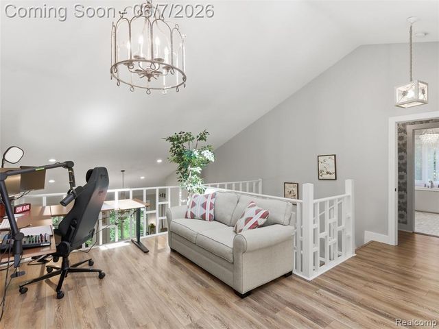 202 Nakomis Trail, Lake Orion, MI 48362