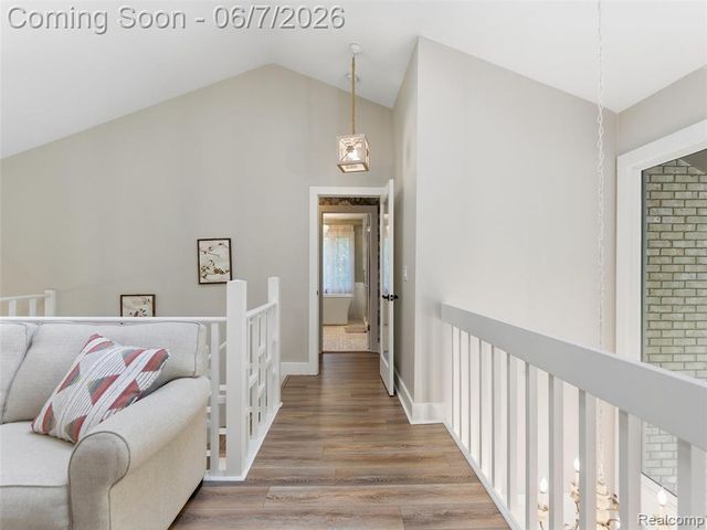 202 Nakomis Trail, Lake Orion, MI 48362