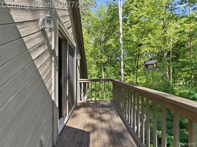 202 Nakomis Trail, Lake Orion, MI 48362
