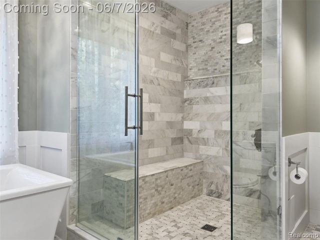 202 Nakomis Trail, Lake Orion, MI 48362